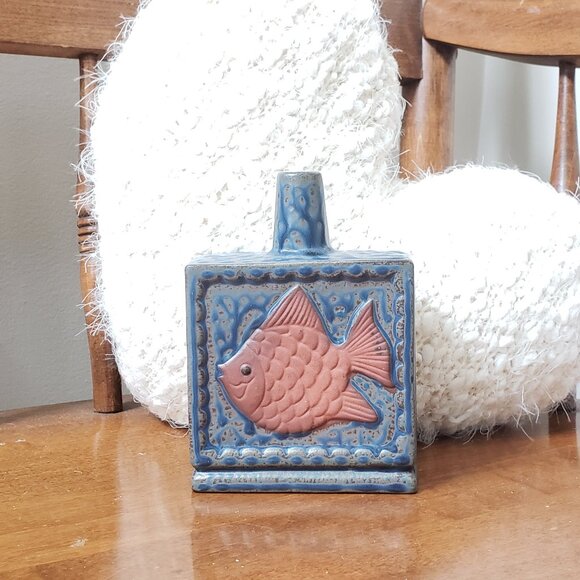 Terracotta Blue Textured Squared pottery With Fish - Picture 1 of 7